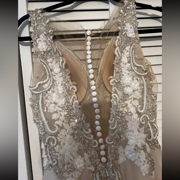 Pollardi Lanisideta Bridal Gown, lightly worn - Picture 7 of 12